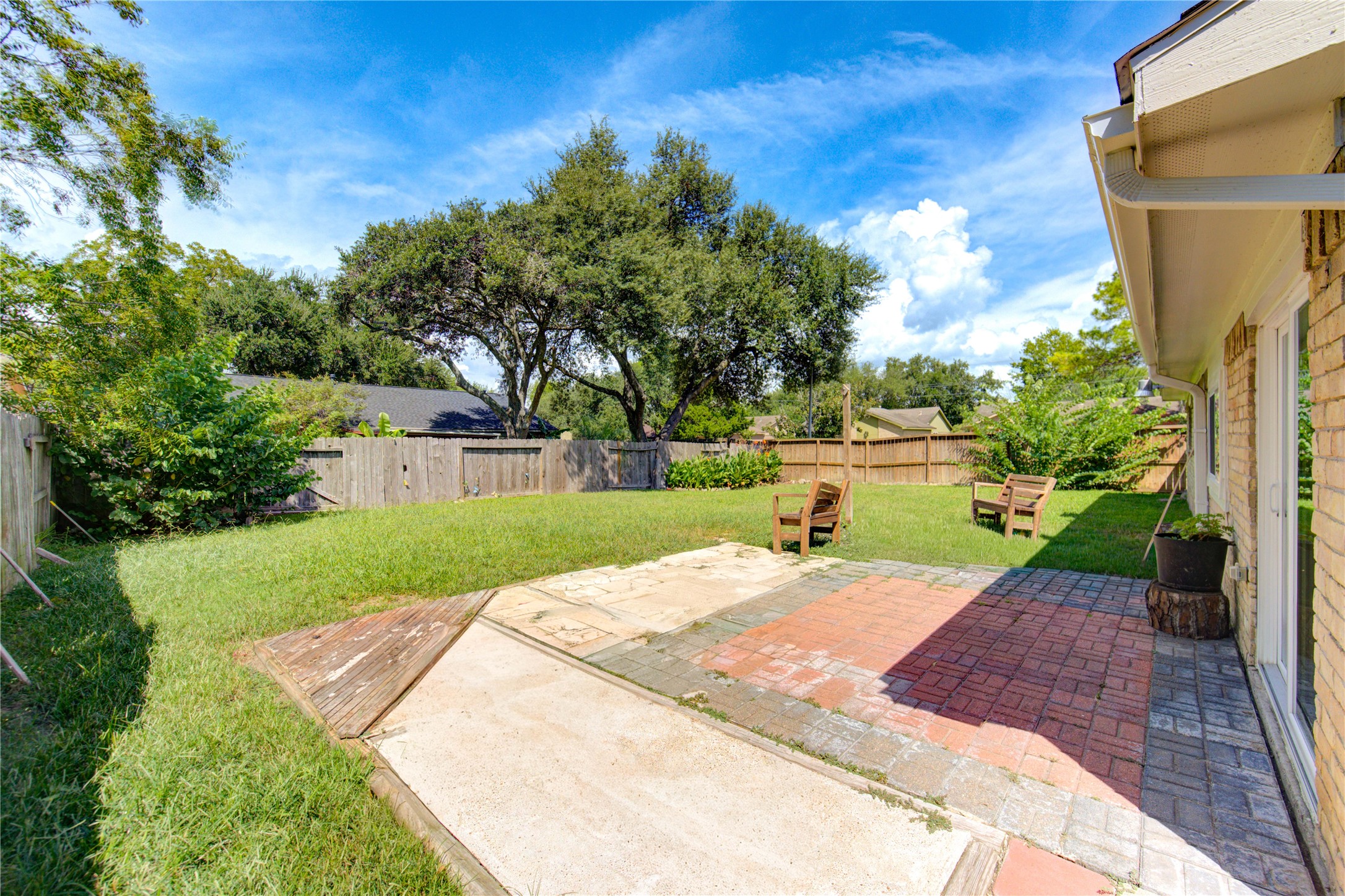 3702 Royal Manor Drive Houston, TX 77082 - Photo 17 of 18 a view of a backyard with a garden and plants
