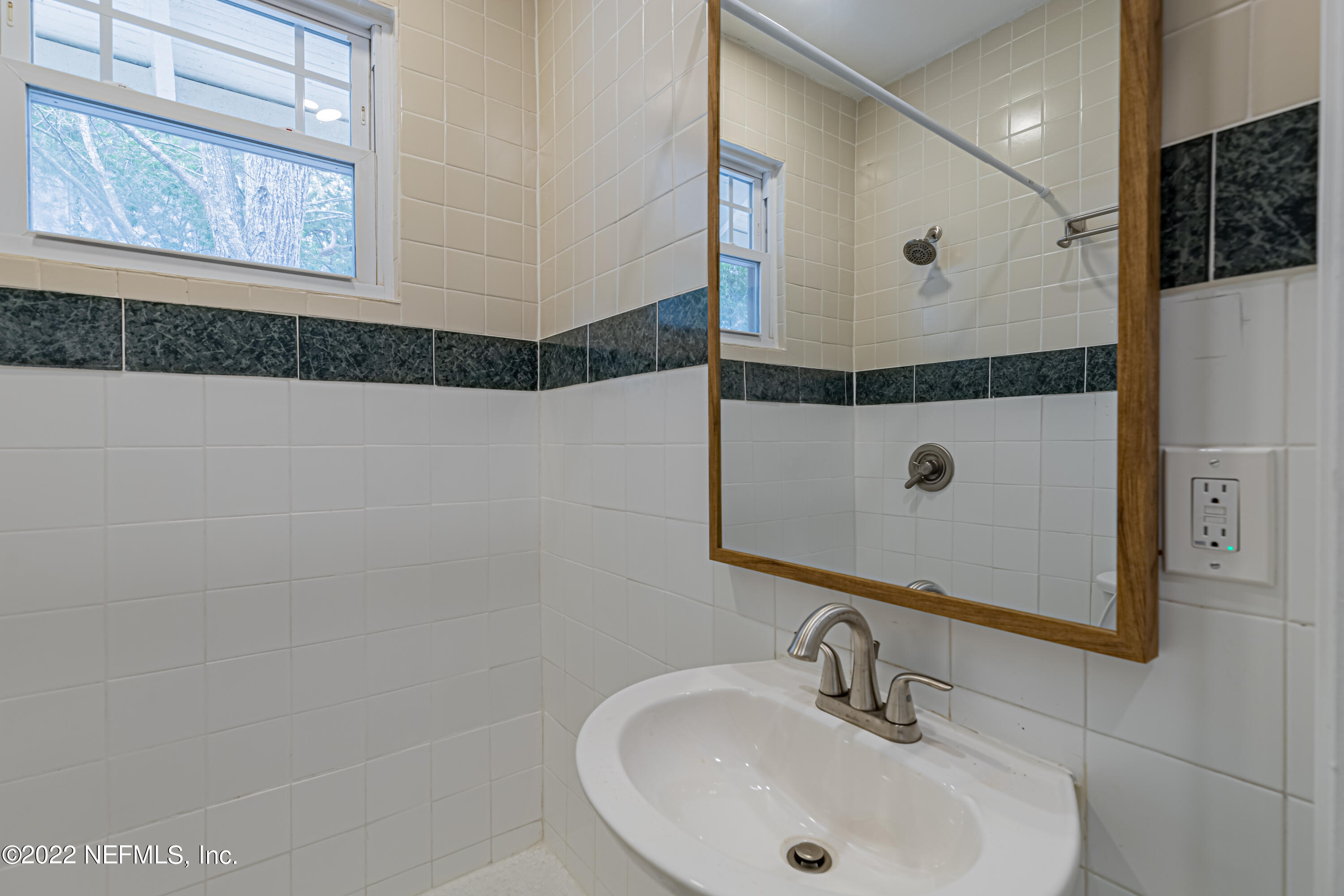 2657 Post Street Jacksonville, FL 32204 - Photo 16 of 35 BATHROOM (UNIT 1)