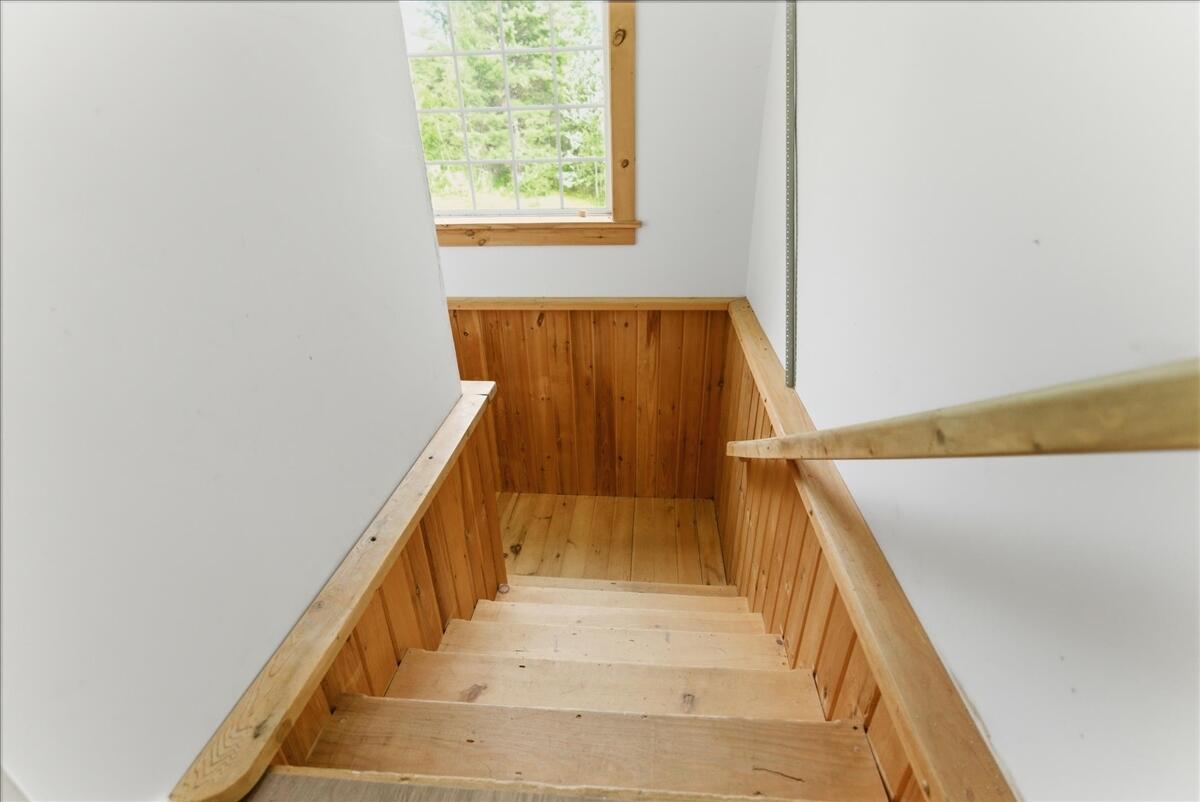 139 Lloyd Road Anson, ME 04911 - Photo 57 of 91 Stairwell