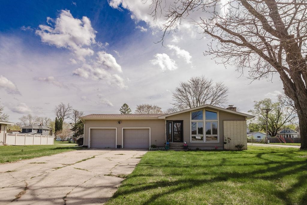 311 North Westmor Street Spring Green, WI 53588 - Photo 2 of 40