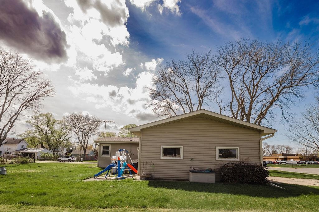 311 North Westmor Street Spring Green, WI 53588 - Photo 6 of 40