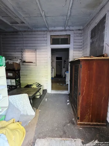 a kitchen that has a lot of cabinets in it