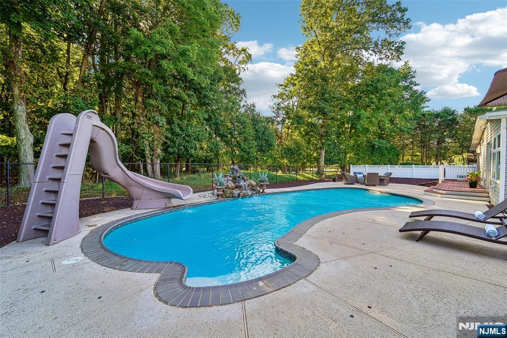 20 Colonial Road Emerson, NJ 07630 - Photo 25 of 35 Gallery Image 25