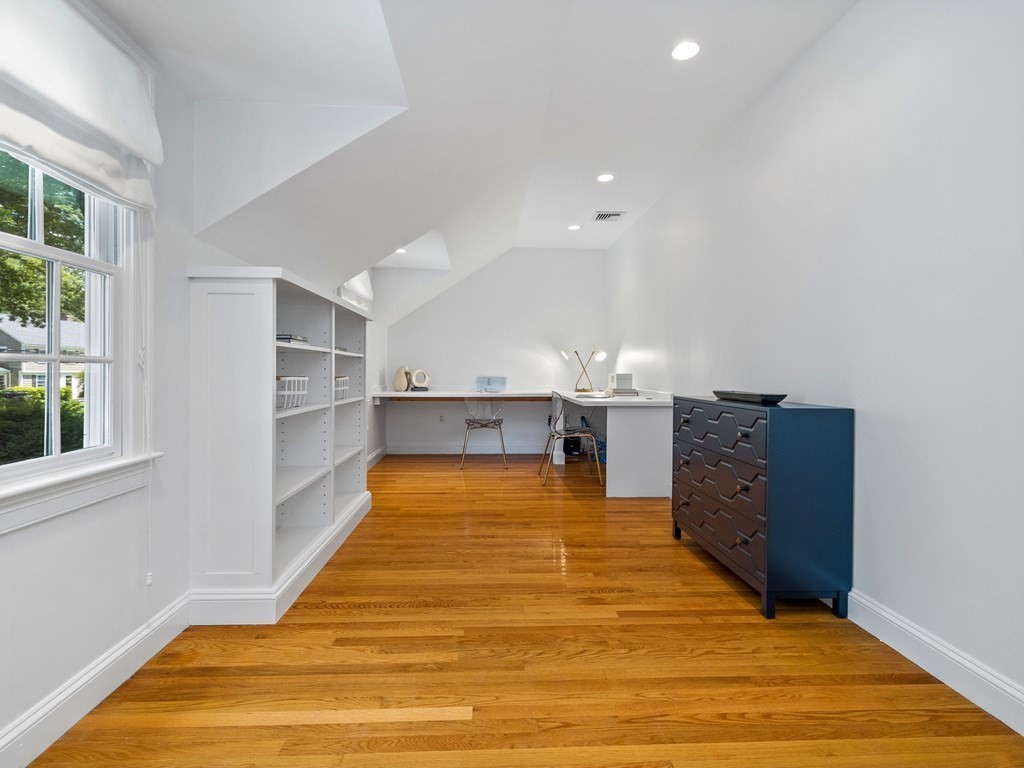 39 Radcliffe Road Wellesley, MA 02482 - Photo 14 of 18