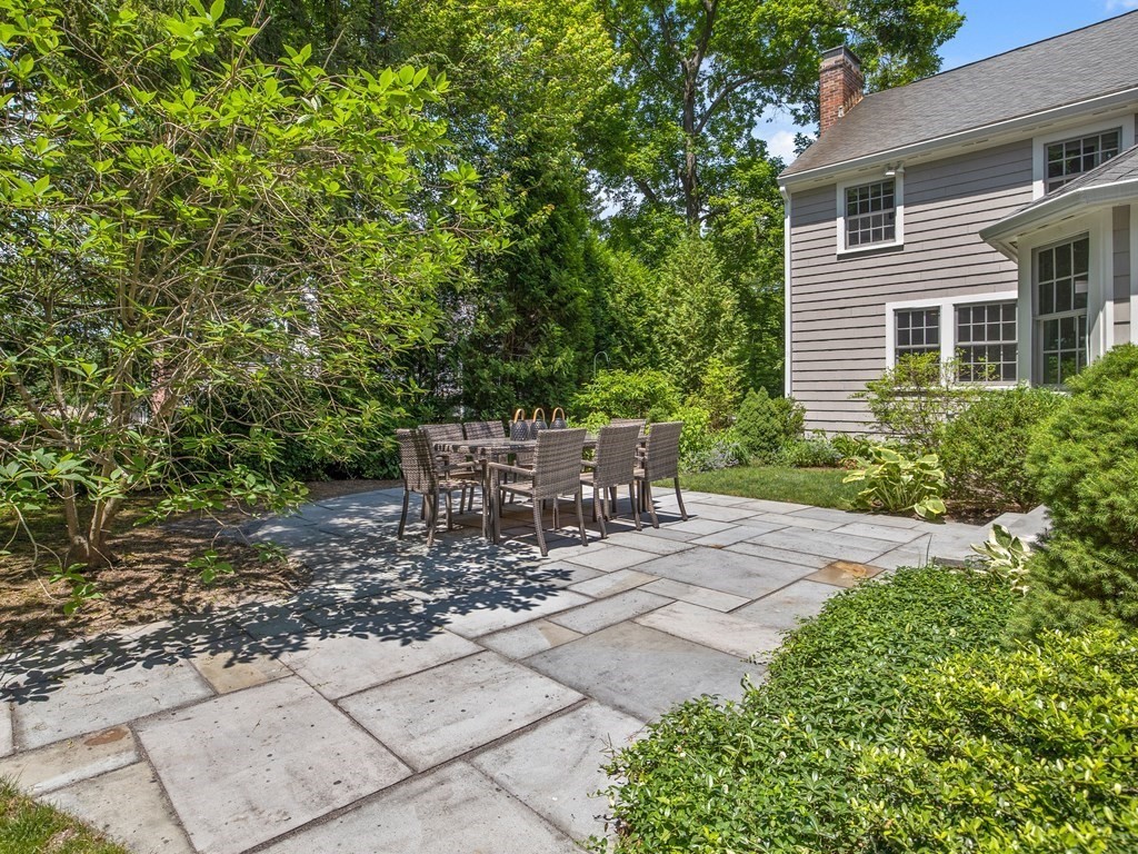 39 Radcliffe Road Wellesley, MA 02482 - Photo 17 of 18