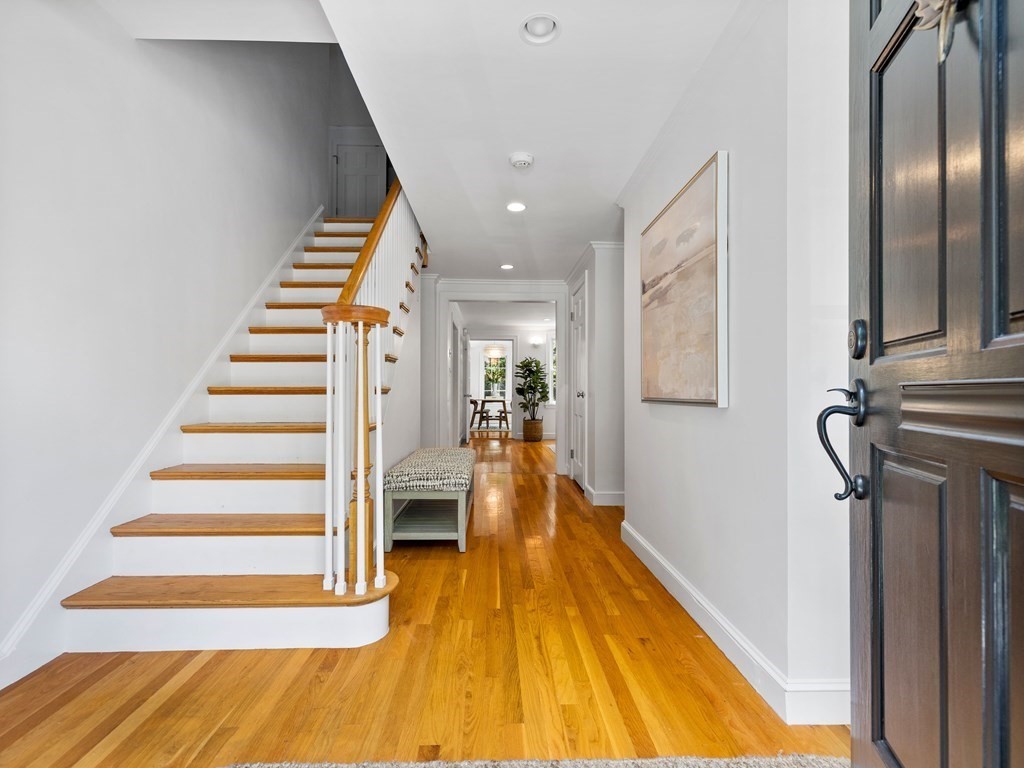 39 Radcliffe Road Wellesley, MA 02482 - Photo 3 of 18
