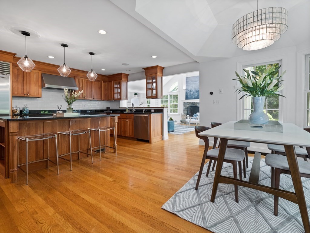 39 Radcliffe Road Wellesley, MA 02482 - Photo 4 of 18