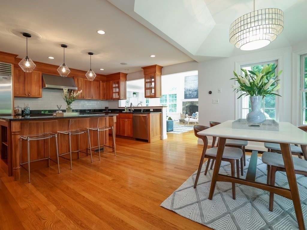 39 Radcliffe Road Wellesley, MA 02482 - Photo 5 of 18