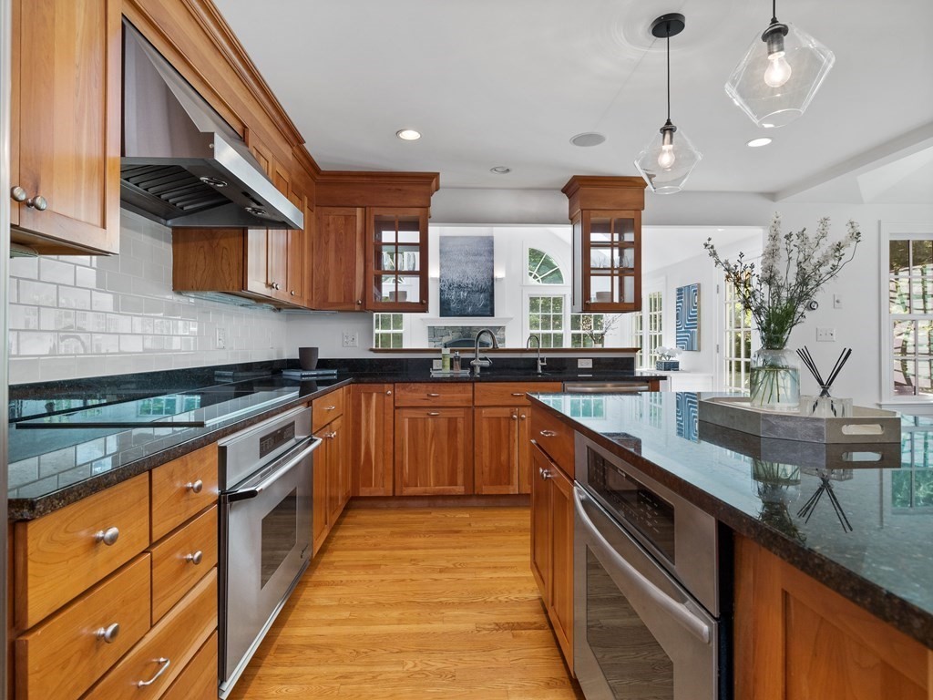 39 Radcliffe Road Wellesley, MA 02482 - Photo 6 of 18