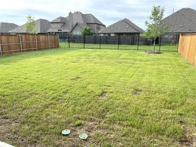 a view of a house with a backyard