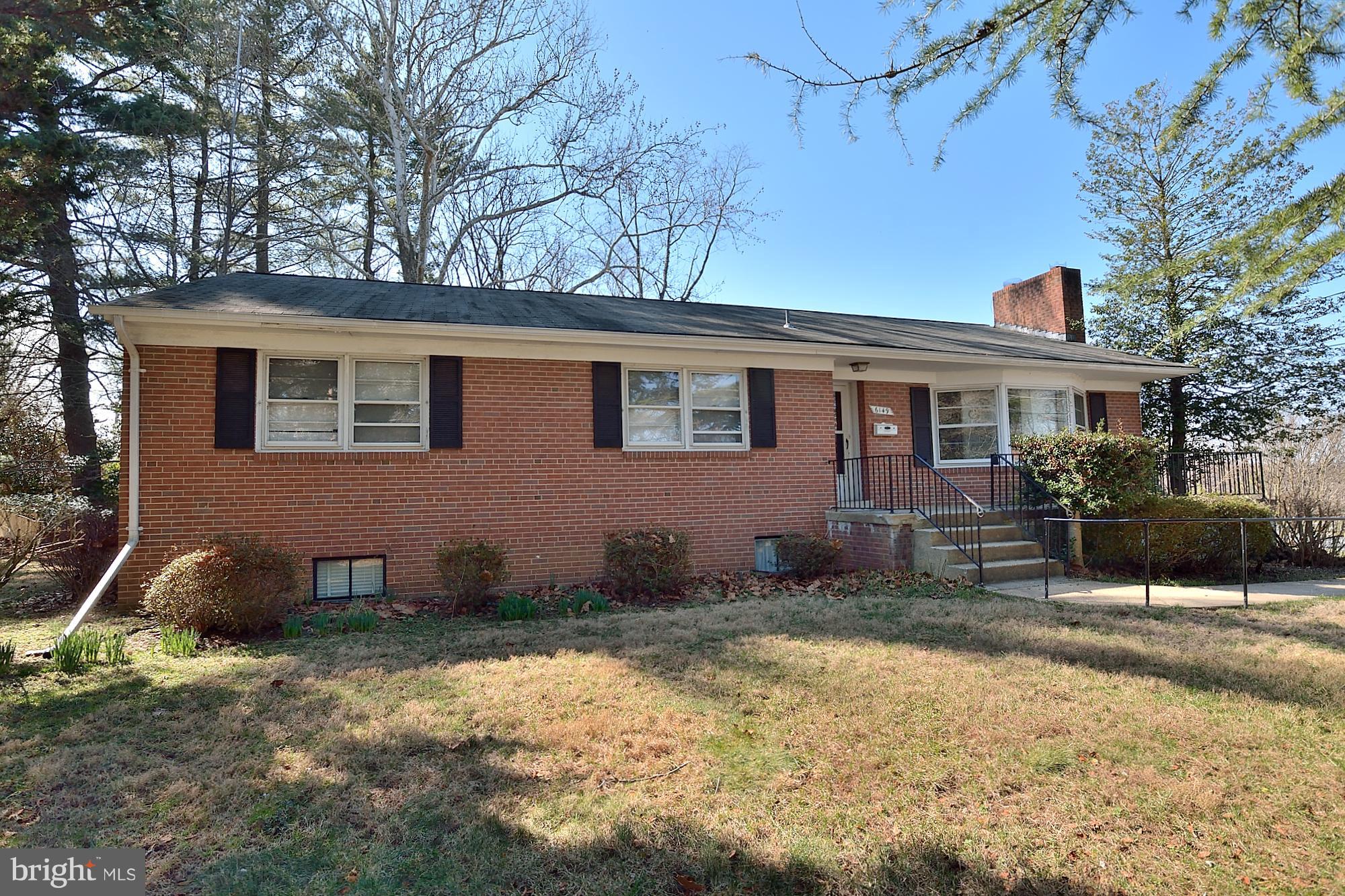 Lovely 2 Level Rambler w/Large Yard