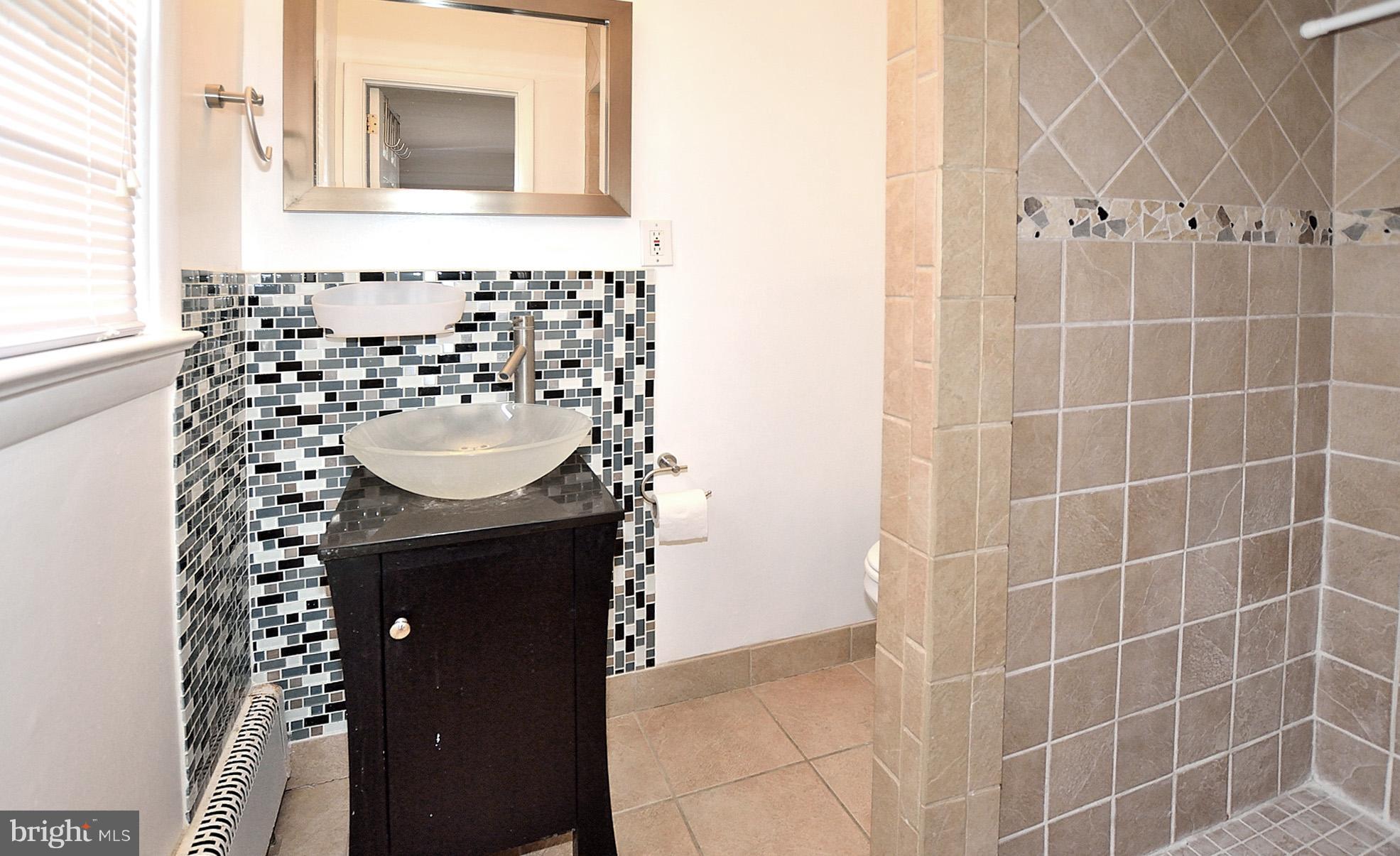 6149 Loch Raven Drive McLean, VA 22101 - Photo 11 of 29 Tastefully Upgraded Bath (Owner's Bath)