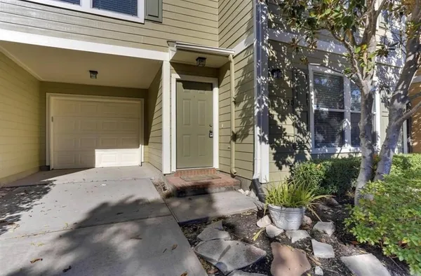 $2,395 | 730 Redwing Pl Drive, Houston, TX 77009