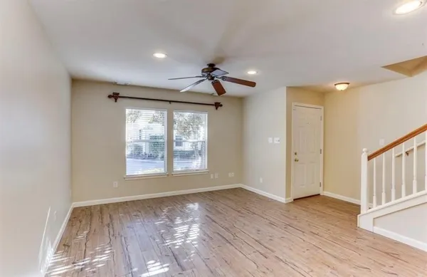 $2,395 | 730 Redwing Pl Drive, Houston, TX 77009