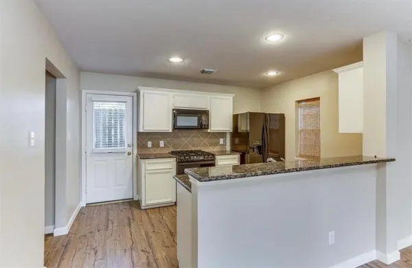 $2,395 | 730 Redwing Pl Drive, Houston, TX 77009