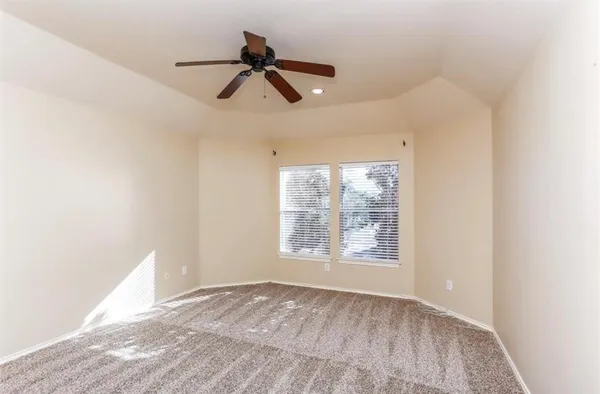 $2,395 | 730 Redwing Pl Drive, Houston, TX 77009
