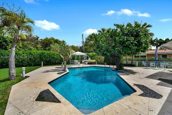 $5,300,000 | 1021 North Greenway Drive, Coral Gables, FL 33134