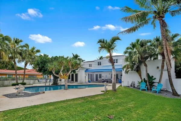 $5,300,000 | 1021 North Greenway Drive, Coral Gables, FL 33134