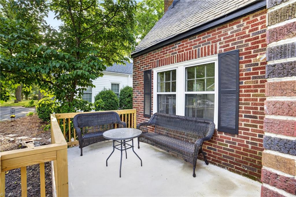 405 Spring Street Thomasville, NC 27360 - Photo 6 of 46