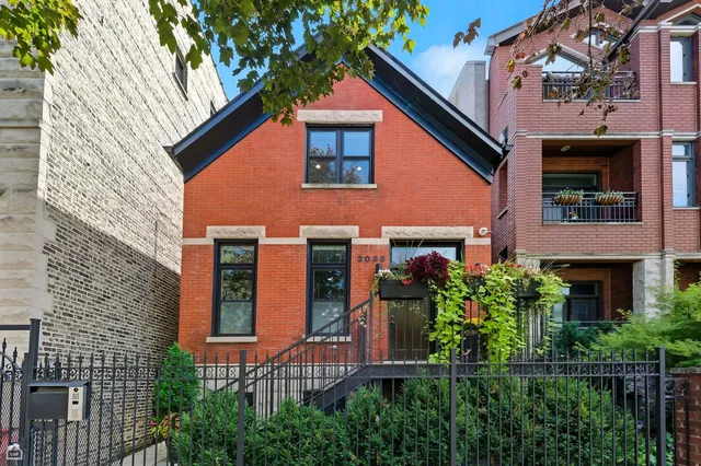 $1,100,000 | 2035 West Erie Street, Chicago, IL 60612