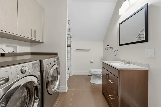 $1,100,000 | 2035 West Erie Street, Chicago, IL 60612