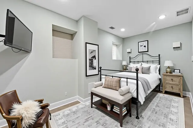 $1,100,000 | 2035 West Erie Street, Chicago, IL 60612