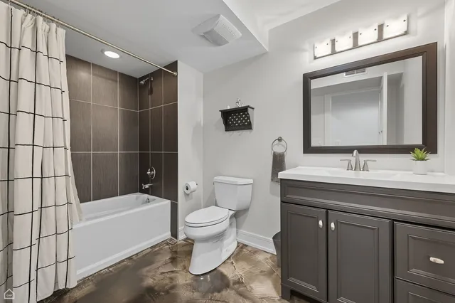 $1,100,000 | 2035 West Erie Street, Chicago, IL 60612