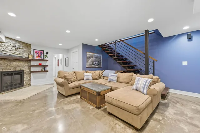 $1,100,000 | 2035 West Erie Street, Chicago, IL 60612