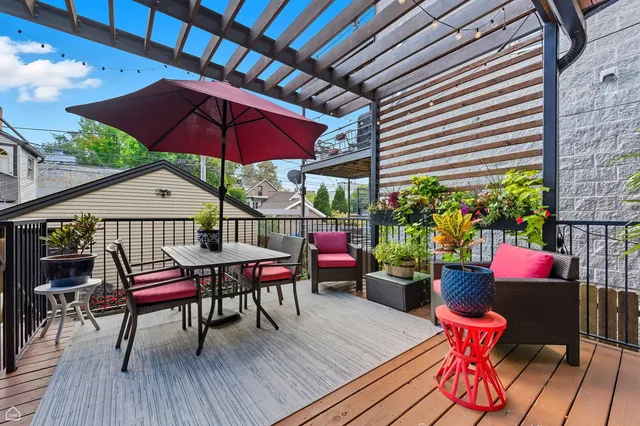 $1,100,000 | 2035 West Erie Street, Chicago, IL 60612