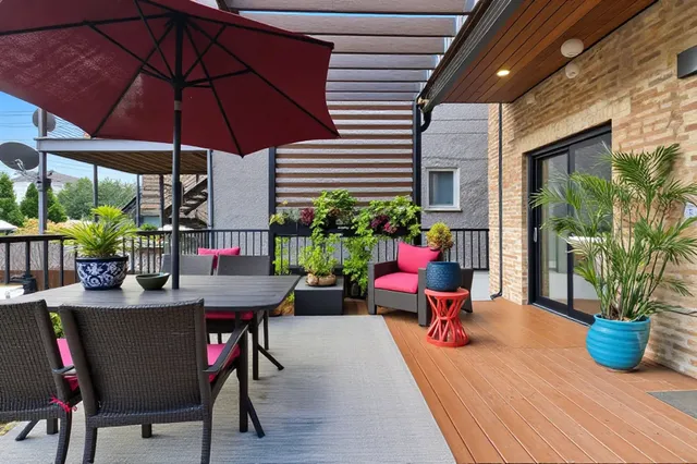 $1,100,000 | 2035 West Erie Street, Chicago, IL 60612