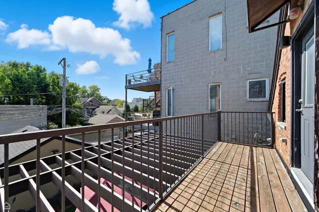 $1,100,000 | 2035 West Erie Street, Chicago, IL 60612