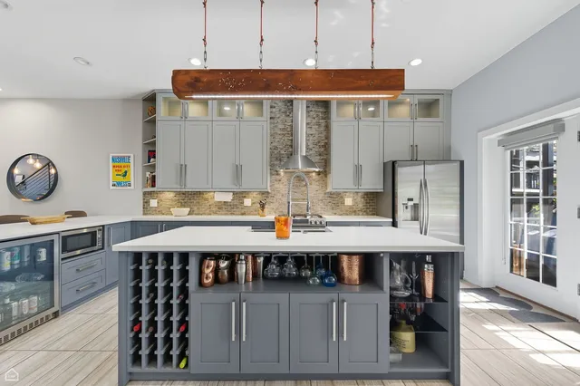 $1,100,000 | 2035 West Erie Street, Chicago, IL 60612