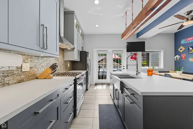 $1,100,000 | 2035 West Erie Street, Chicago, IL 60612