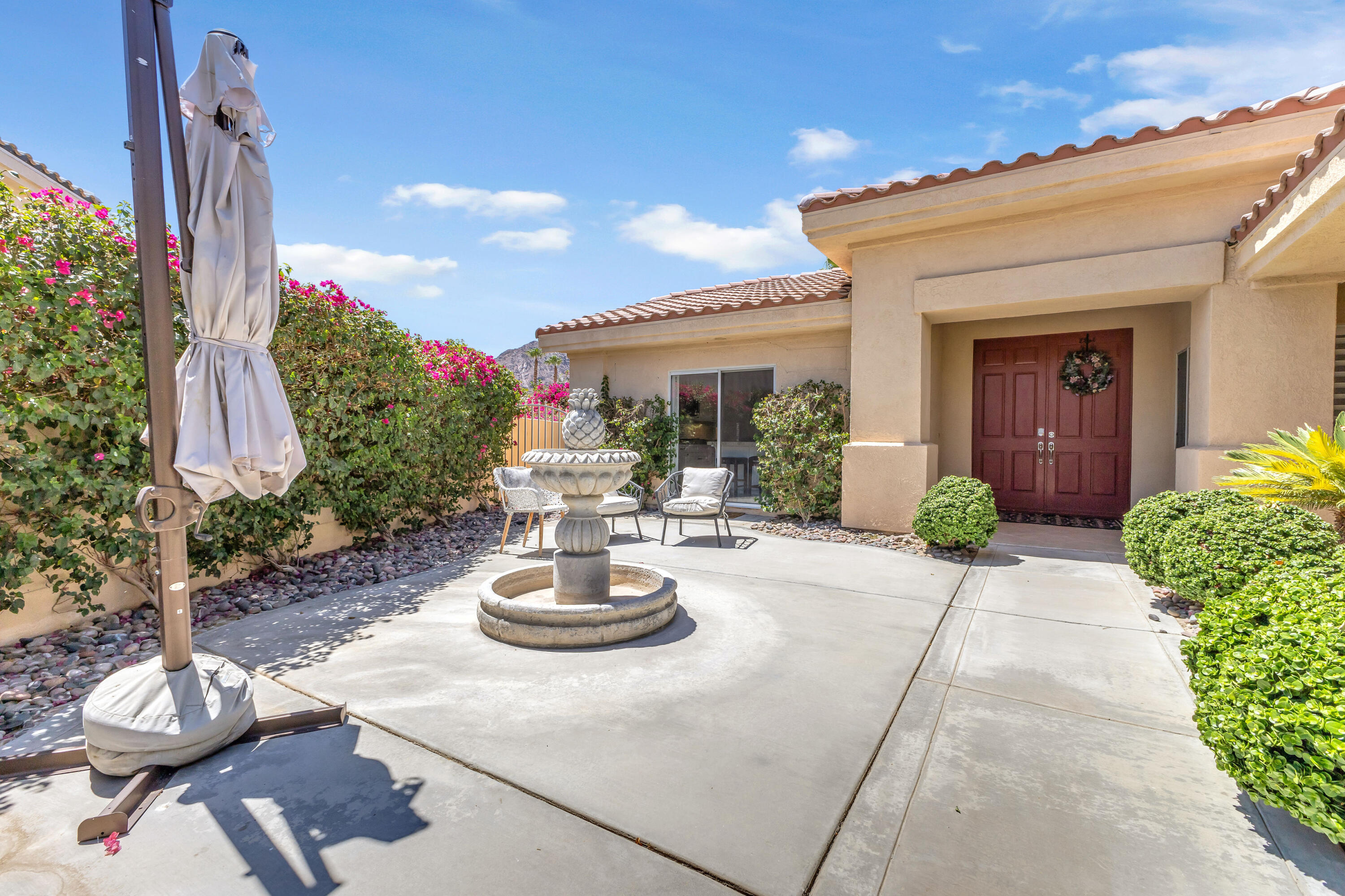 47845 Vía Opera La Quinta, CA 92253 - Photo 4 of 47 a view of a house with backyard and sitting area