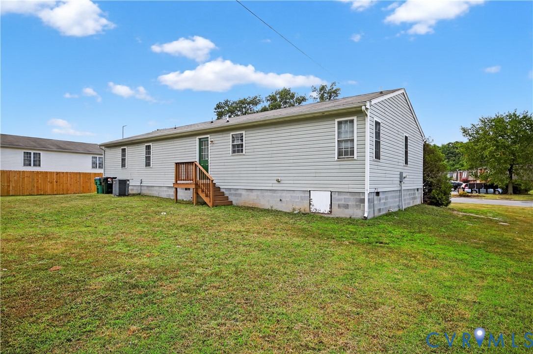 1827 Clarkson Road Richmond, VA 23224 - Photo 22 of 24 a view of a backyard of the house