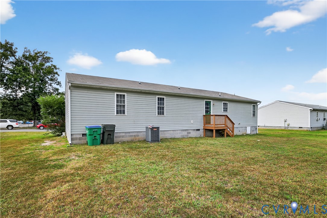1827 Clarkson Road Richmond, VA 23224 - Photo 23 of 24 a view of a house with backyard