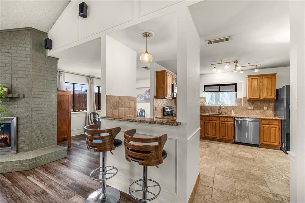 107 Springridge Lane Euless, TX 76039 - Photo 14 of 40