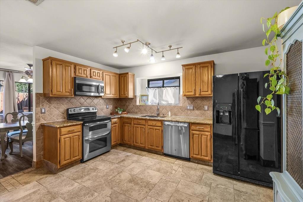 107 Springridge Lane Euless, TX 76039 - Photo 15 of 40