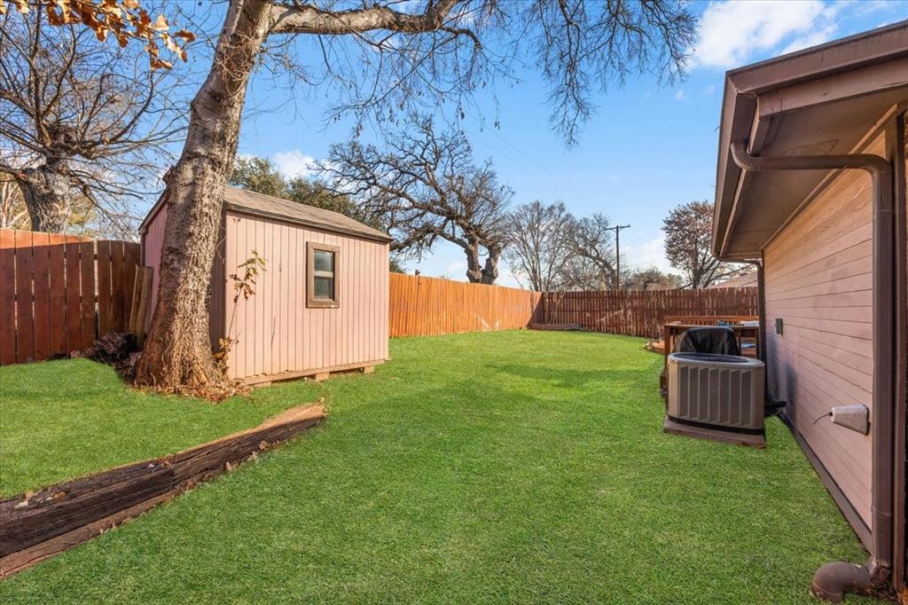 107 Springridge Lane Euless, TX 76039 - Photo 32 of 40