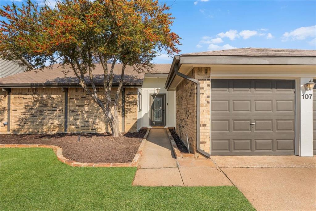 107 Springridge Lane Euless, TX 76039 - Photo 5 of 40