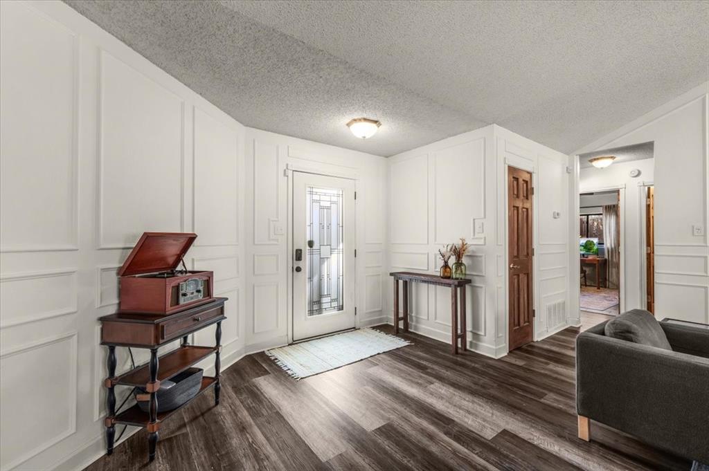 107 Springridge Lane Euless, TX 76039 - Photo 6 of 40