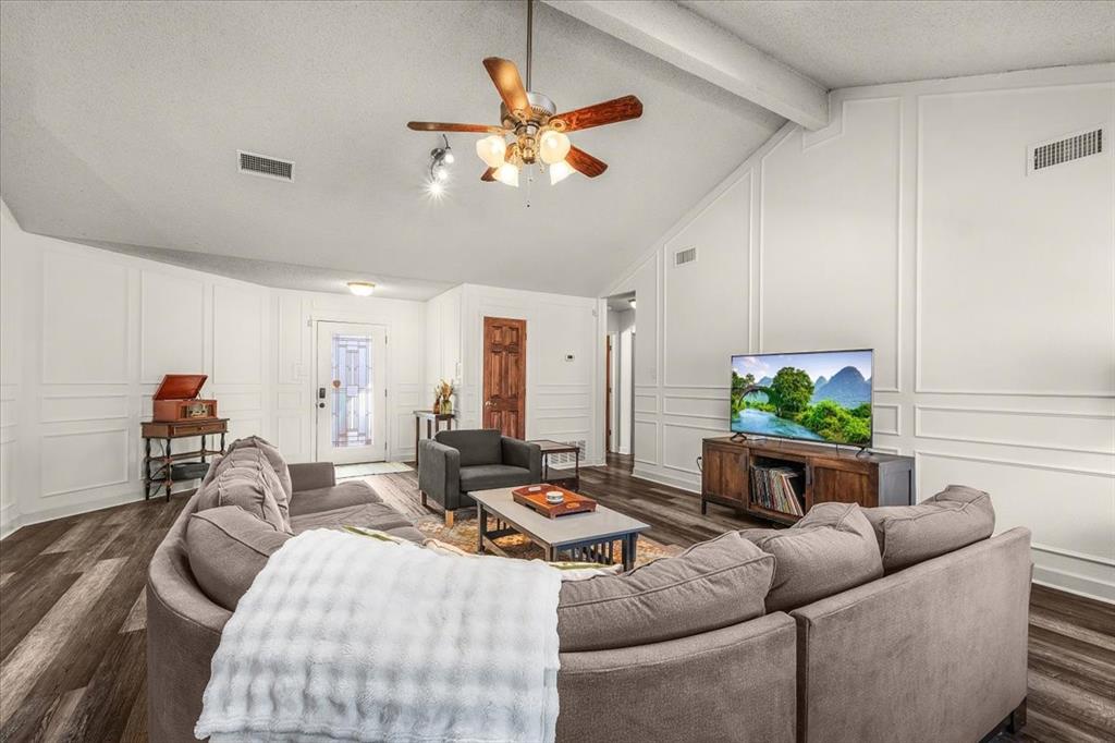 107 Springridge Lane Euless, TX 76039 - Photo 8 of 40