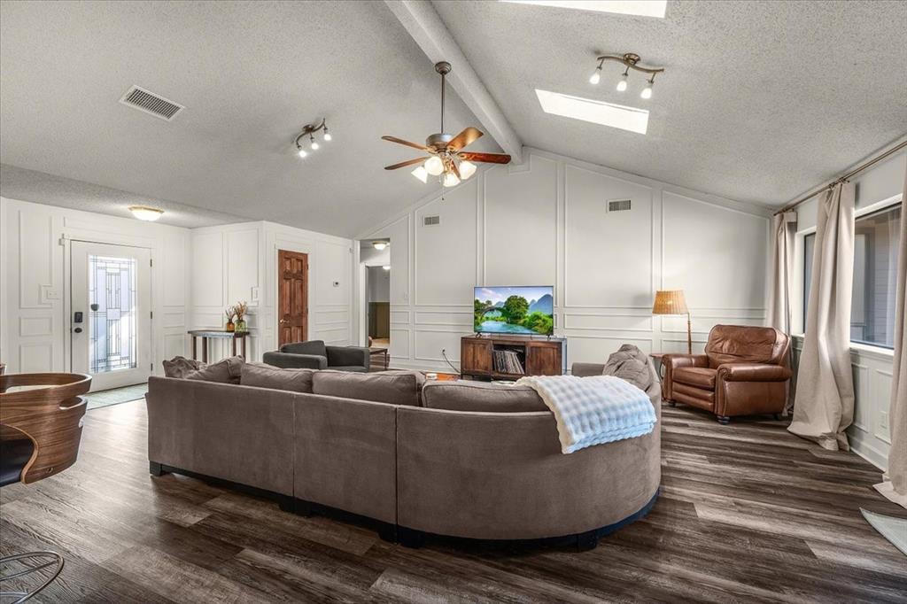 107 Springridge Lane Euless, TX 76039 - Photo 9 of 40