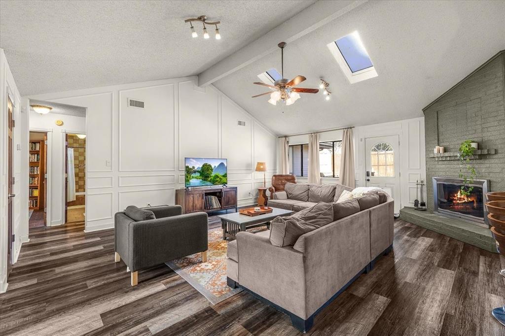 107 Springridge Lane Euless, TX 76039 - Photo 10 of 40