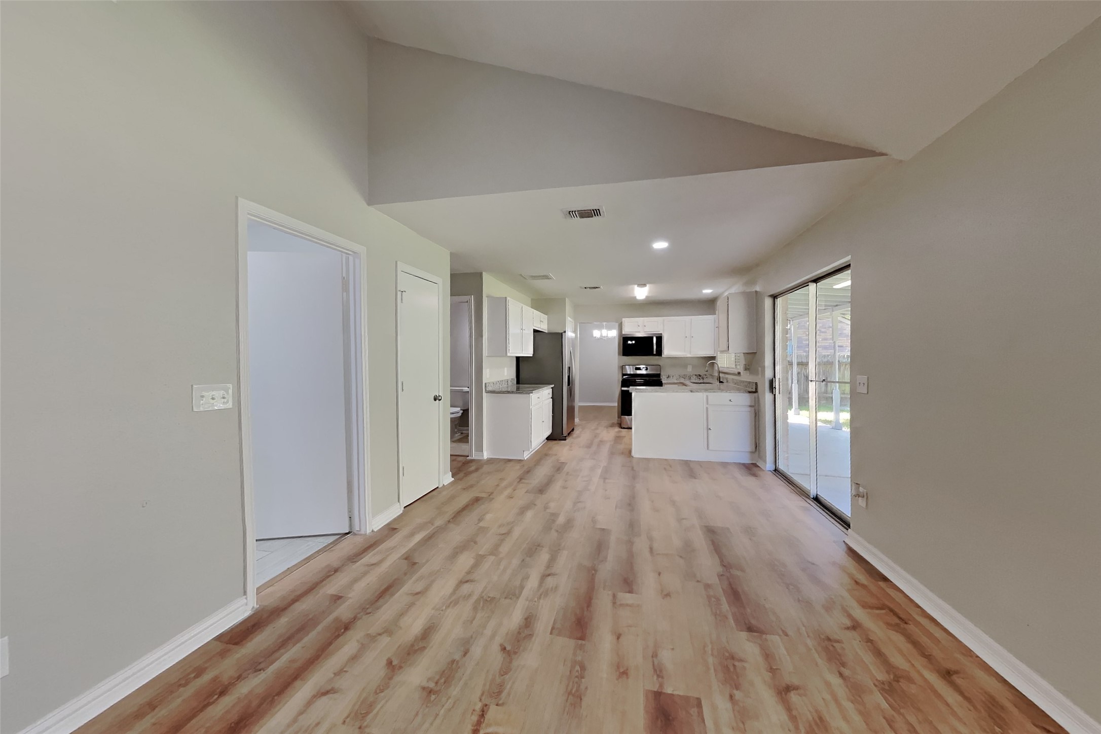 38 Still Corner Place Spring, TX 77381 - Photo 7 of 19