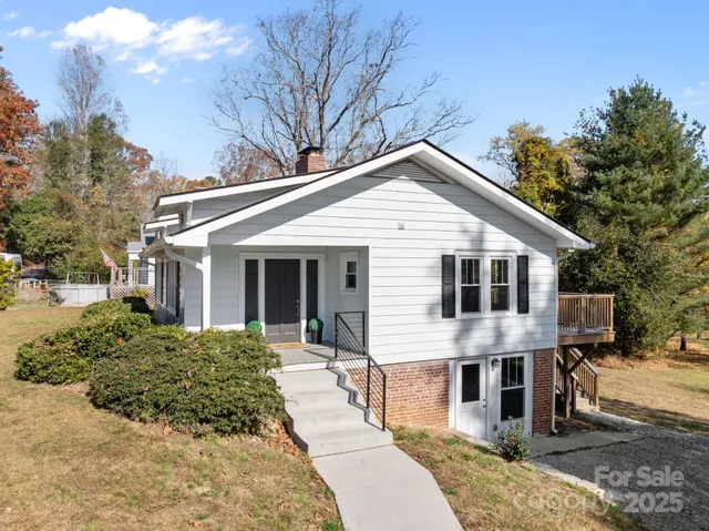 $425,000 | 706 Rhodes Park Drive, Hendersonville, NC 28791