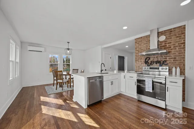 $425,000 | 706 Rhodes Park Drive, Hendersonville, NC 28791