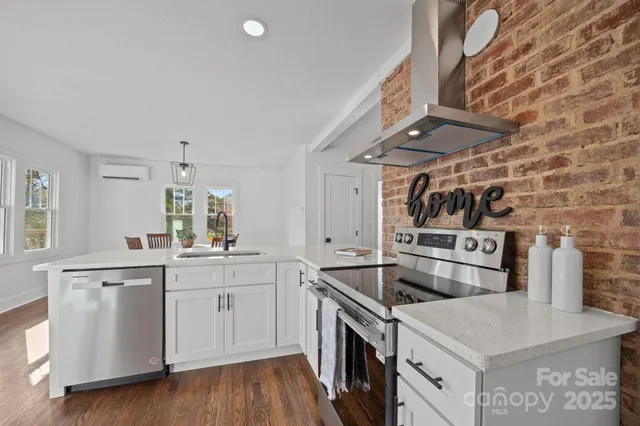 $425,000 | 706 Rhodes Park Drive, Hendersonville, NC 28791