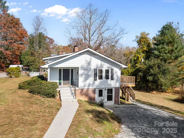 $425,000 | 706 Rhodes Park Drive, Hendersonville, NC 28791