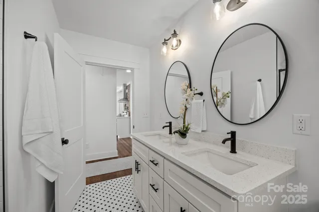 $425,000 | 706 Rhodes Park Drive, Hendersonville, NC 28791